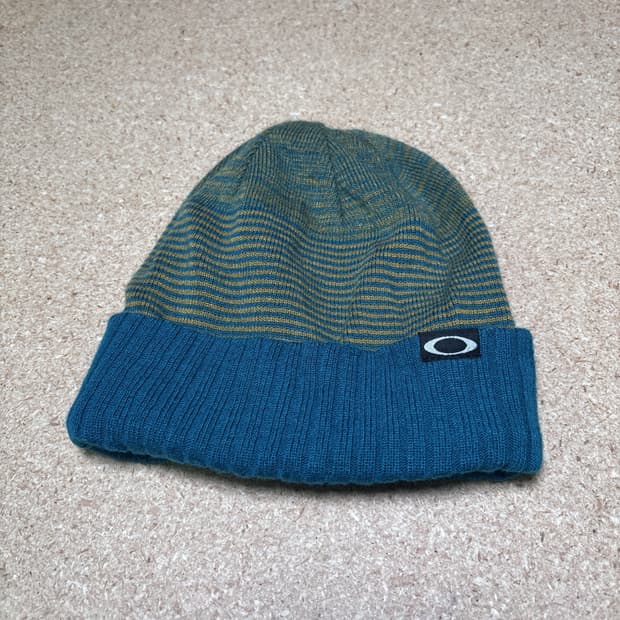 오클리 스트라이프 커프드 비니