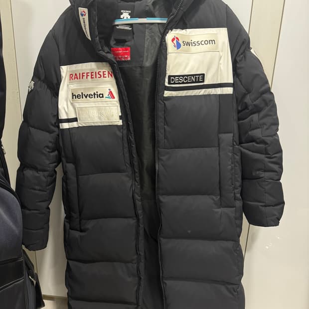 데상트 스위스 스키팀 롱패딩 m 블랙