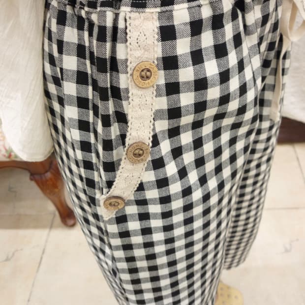 lace buttons half pants