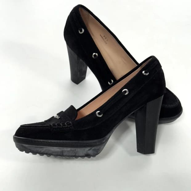 토즈 TODS 블랙 스웨이드 펌프스 힐