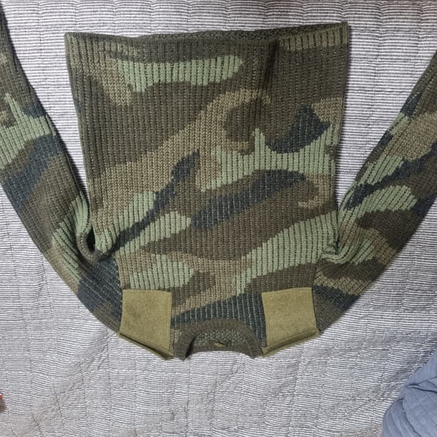 발렌티노 카모 코만도 니트