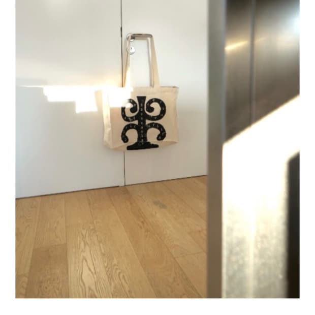 88 on canvas 토트백