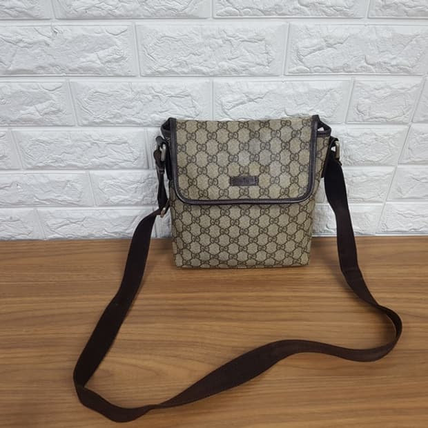 구찌 크로스백 (정품 남여공용가능) 223666