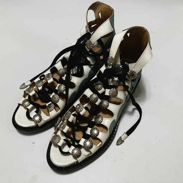 토가 풀라 컷아웃 글레디에이터 샌들