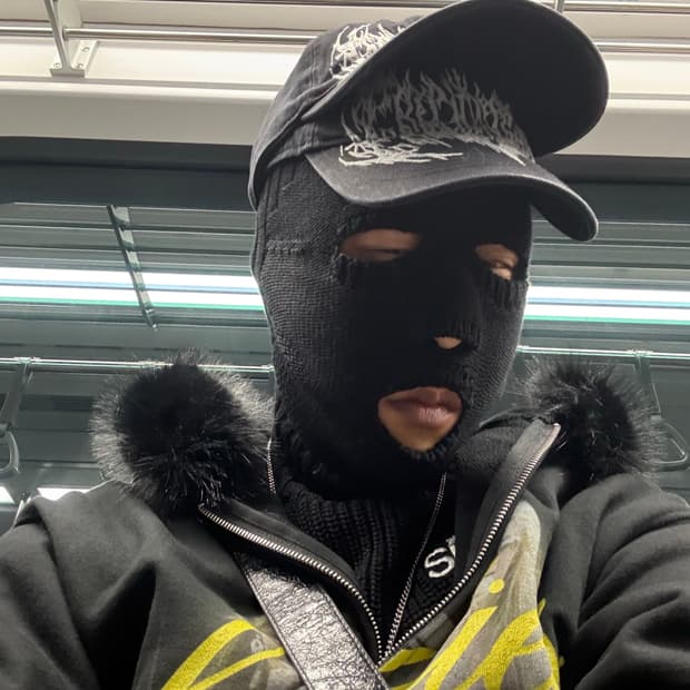 더블렛 19AW 바라클라바 니트  ‘SUPRISE’