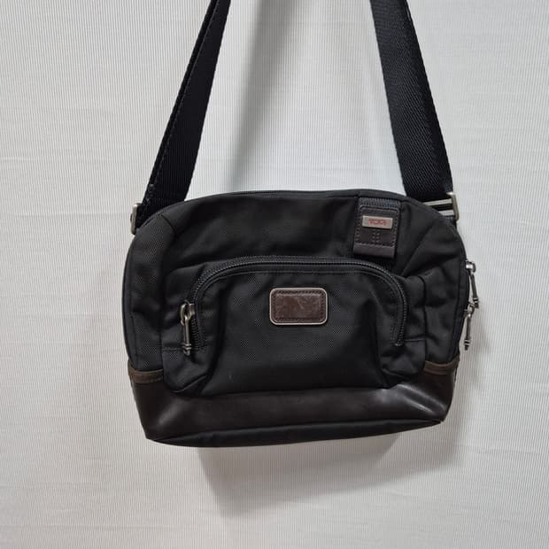 TUMI 투미 블랙 크로스백 222305HK2