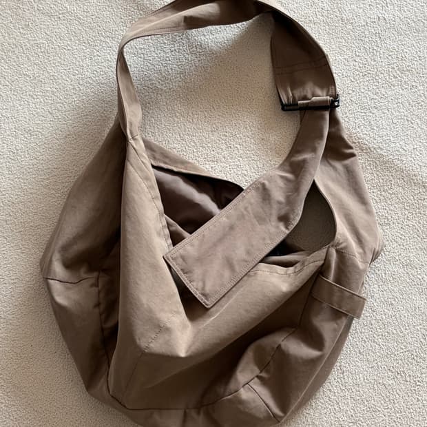 COS 호보 크로스백