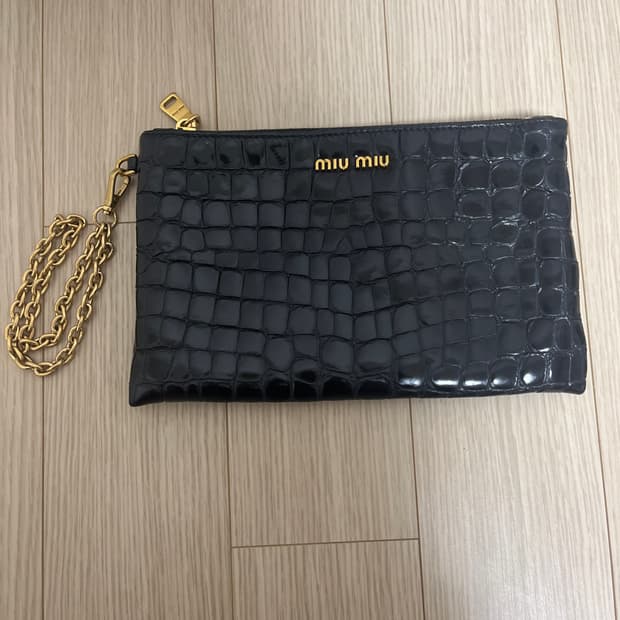 미우미우 블랙 크로코 체인 클러치