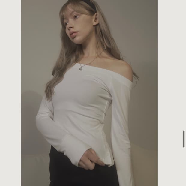 벨리아르 원숄더 버튼티 화이트