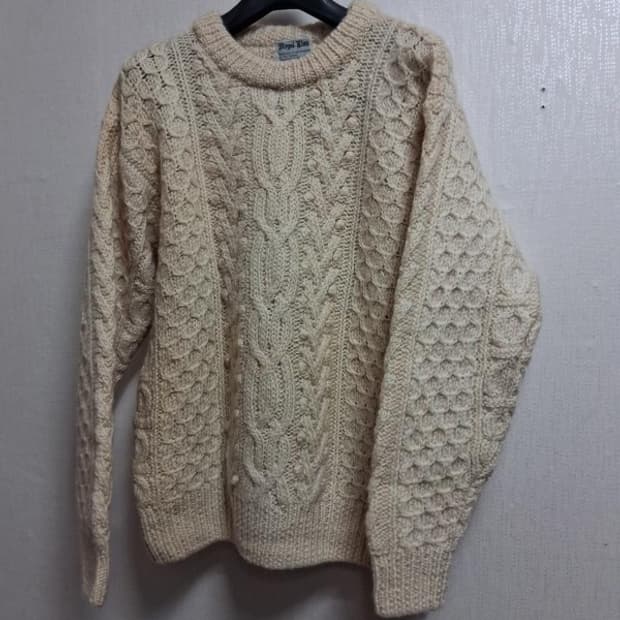 Royal Lion 아이보리 흰둥이 꽈배기스웨트 남성 100 방울이폼폼 