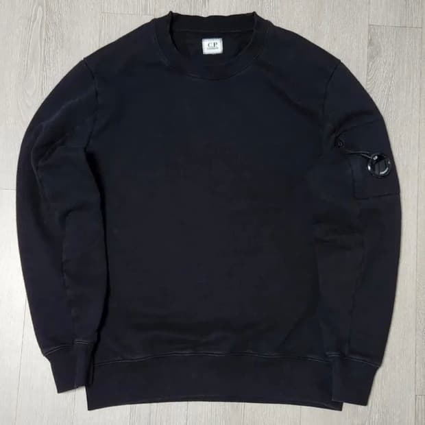 CP컴퍼니 렌즈 맨투맨 블랙