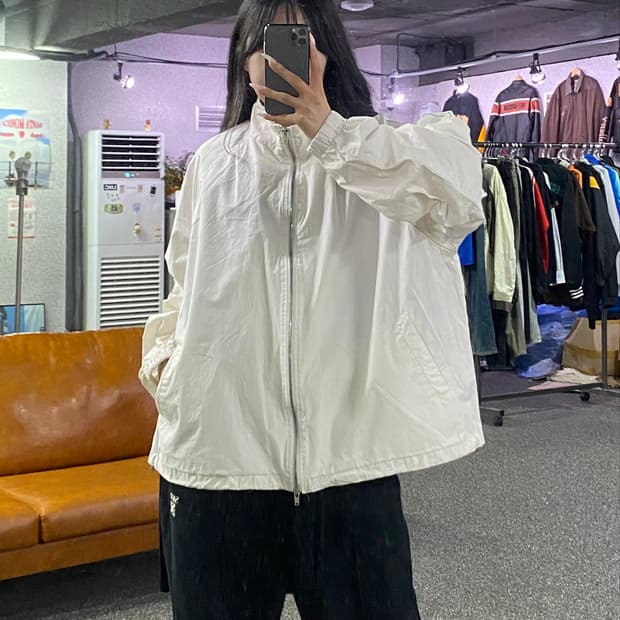 마뗑킴 코팅 나일론 바람막이 자켓 아이보리 B5143
