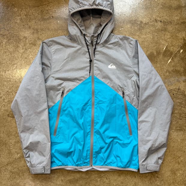 퀵실버 그레이 민트 배색 나일론 바람막이