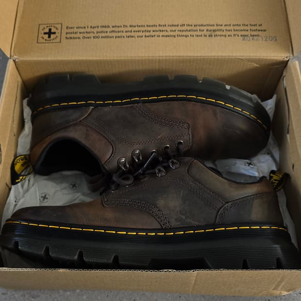 닥터마틴 리더 크레이지홀스 다크브라운