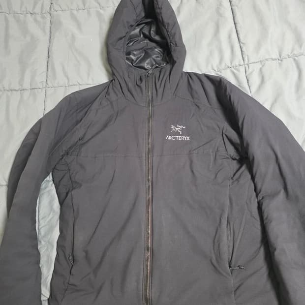 아크테릭스 아톰 AR 후디 S 블랙 급처