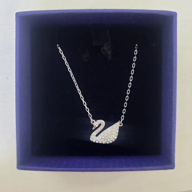 스와로브스키 스완 목걸이