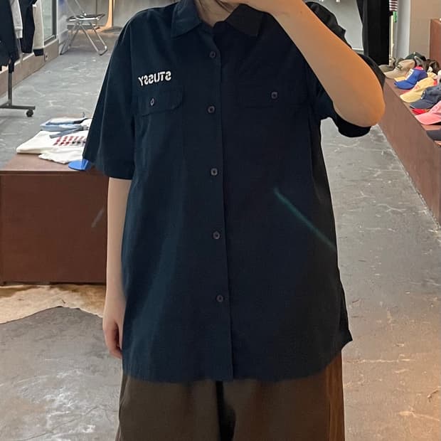 스투시 로고 프린팅 네이비 반팔 셔츠 H2558