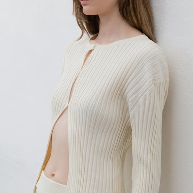 르917 RIBBED STRETCH KNIT CARDIGAN IVORY