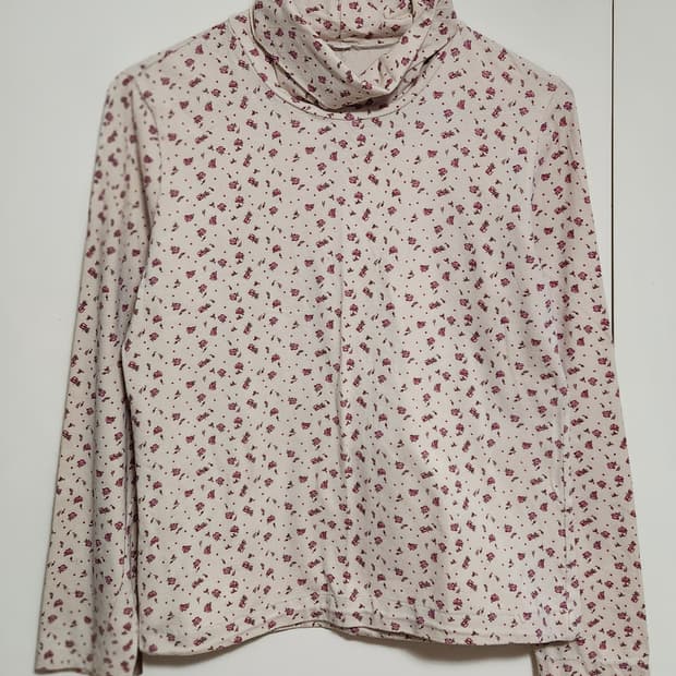 베이지 잔꽃 폴라티