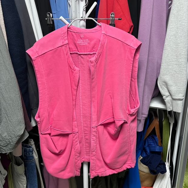 EE pink vest M