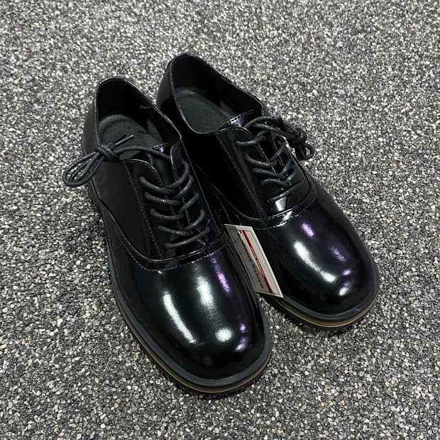 빈티지 스퀘어 유광 블랙 로퍼 B4138