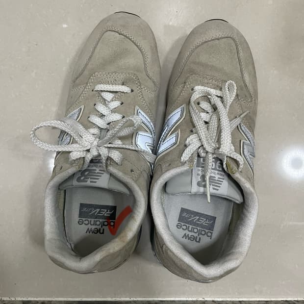 뉴발란스 996 그레이 240사이즈