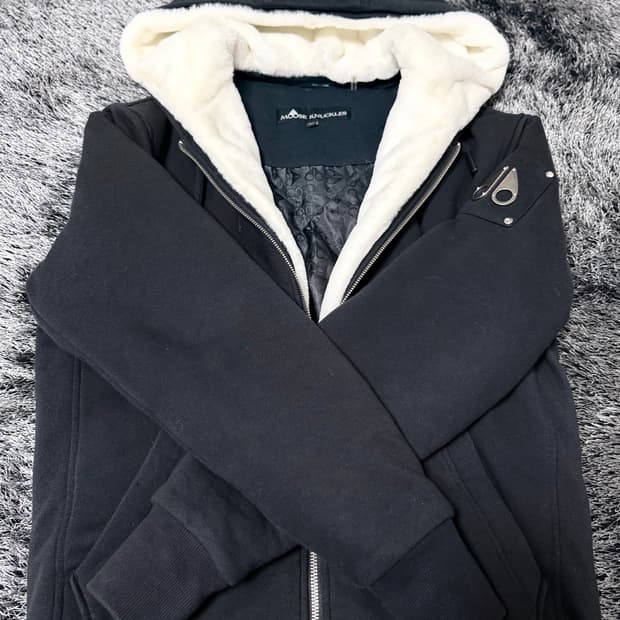 무스너클 버니스웨터