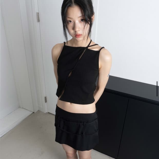 Woohwa 슬릿 슬리브리스 나시 블랙