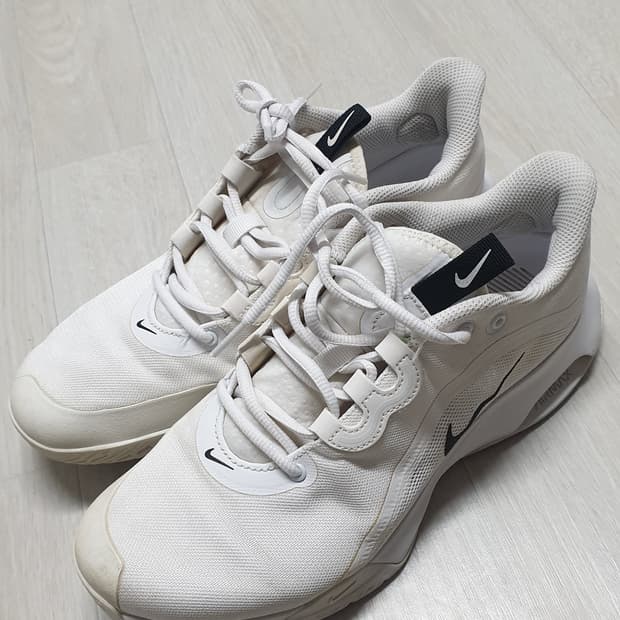 나이키 테니스화 CU4274-100 250사이즈