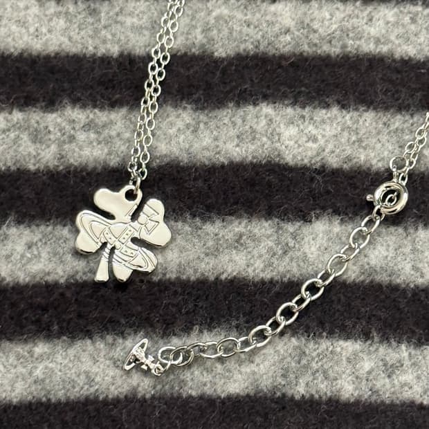 비비안웨스트우드 네잎클로버 목걸이