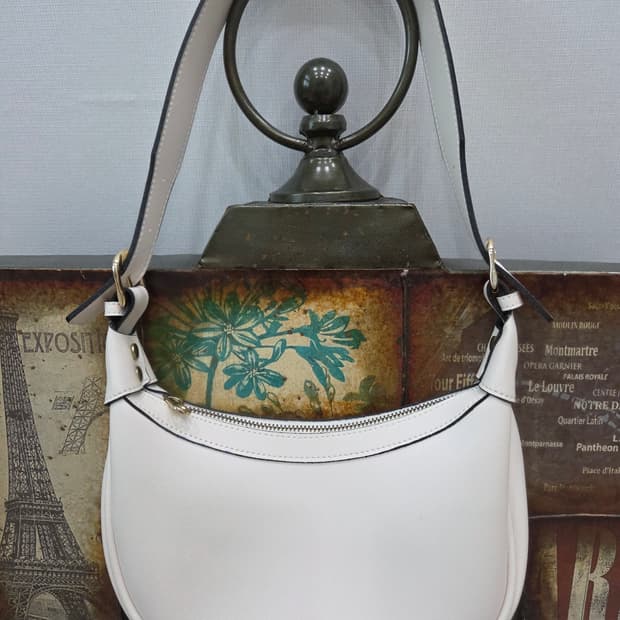 에크릿 하프문솔더백