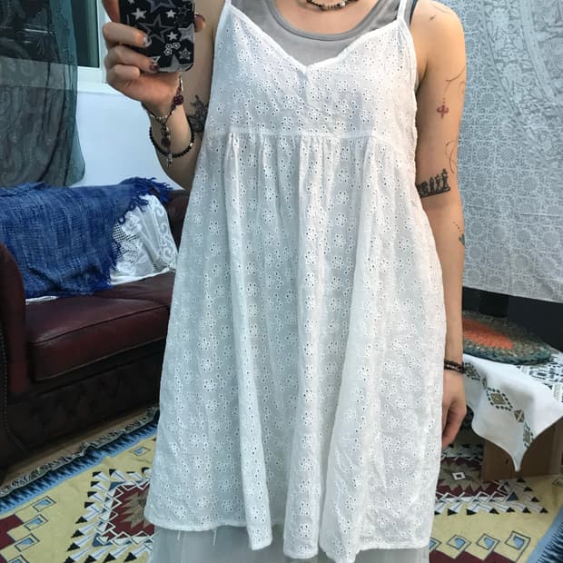 펀칭 화이트 민소매 슬리브리스 (Z996)