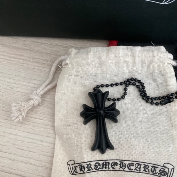 크롬하츠 실리크롬 ch 크로스 펜던트 블랙 2022/2023