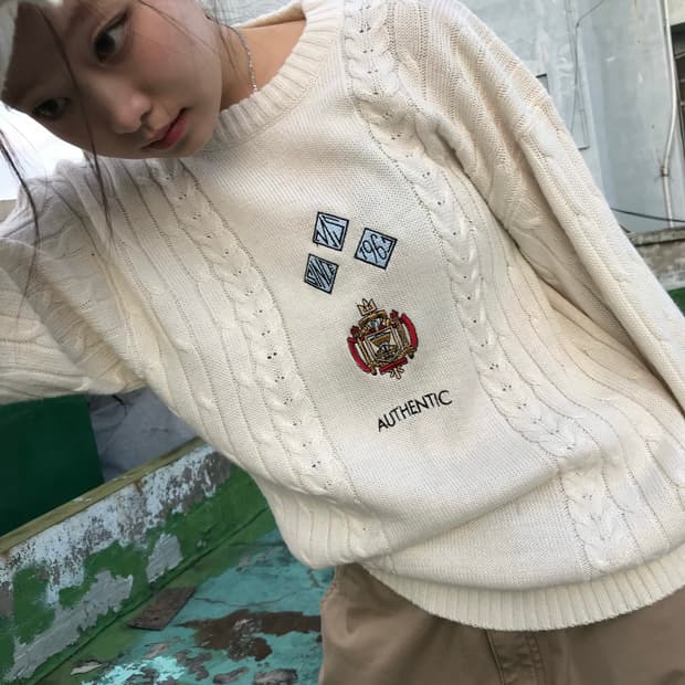 Authentic 아이보리 니트 