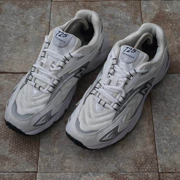 (235)뉴발란스 725 화이트