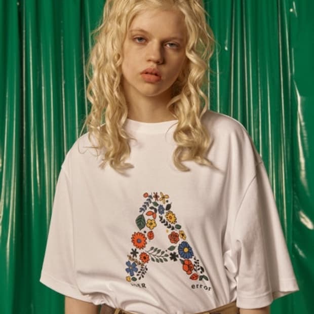 아더에러 플라워 티셔츠