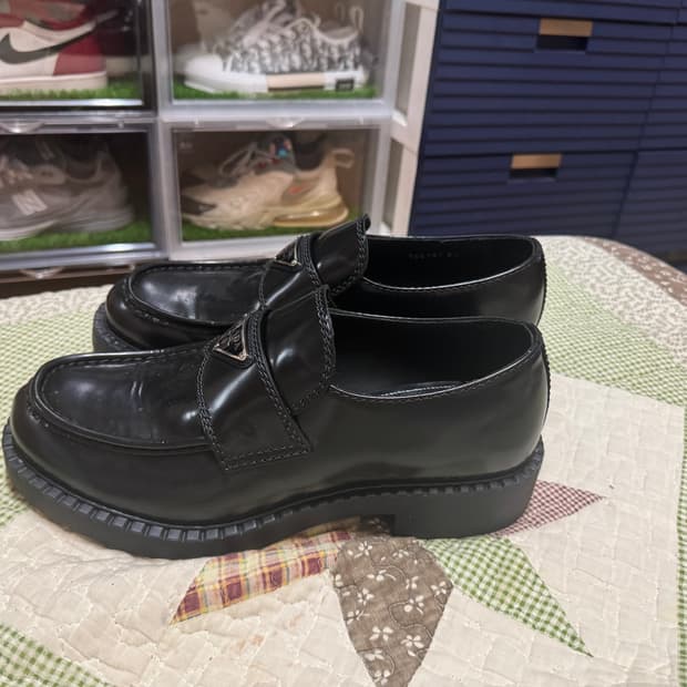 프라다 초콜릿 브러쉬드 레더 로퍼 블랙 uk8.5