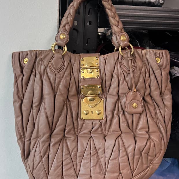 미우미우 마테라쎄 핸드백(정품)