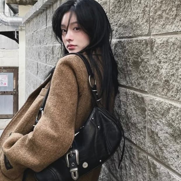 VEGAN LEATHER BUCKLE SHOULDER BAG