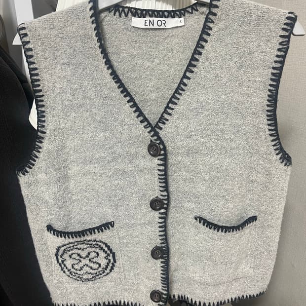 엔오르 자카드 울 니트베스트