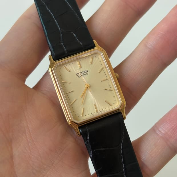 1980s Texture Dial Gold Tank Quartz