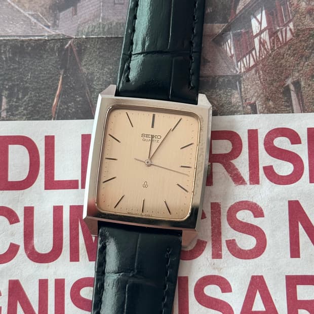 세이코 Seiko 샴페인 골드 쿼츠 스퀘어