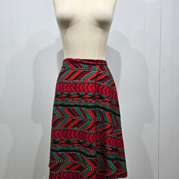 이세이미야케 랩 패턴 A라인 스커트 레드/그린