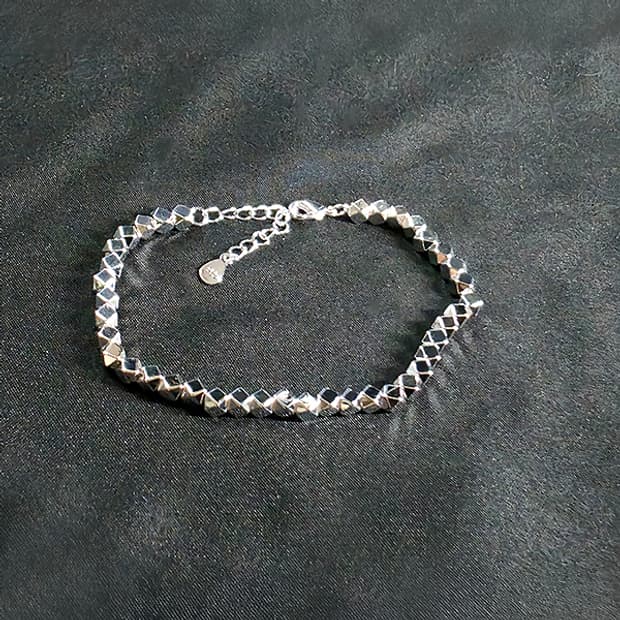 𝑷𝒚𝒓𝒂𝒎𝒊𝒅 𝑺𝒕𝒖𝒅 팔찌