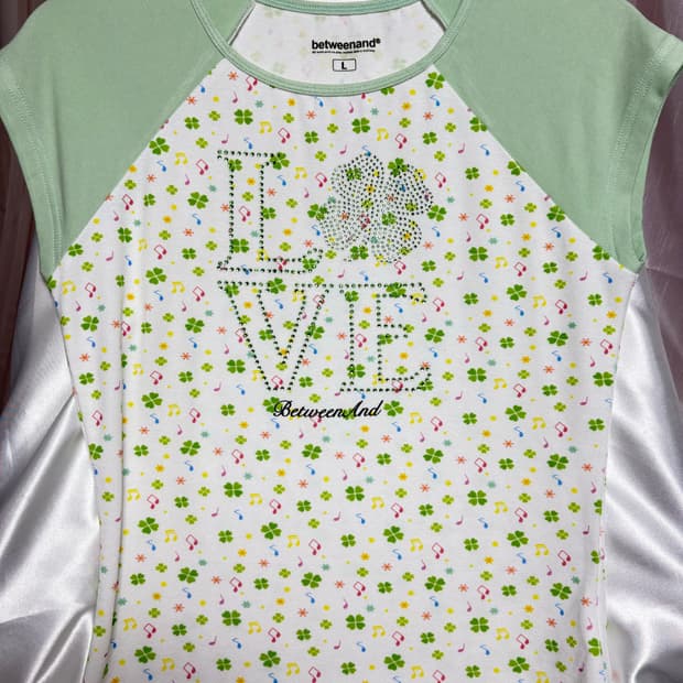 Betweenand 네잎클로버 큐빅 반팔티셔츠