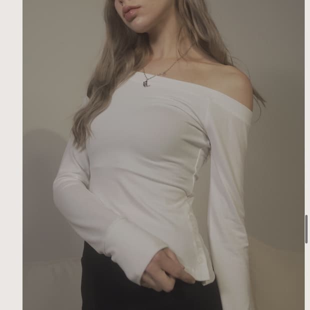 벨리아르 원숄더버튼티 화이트