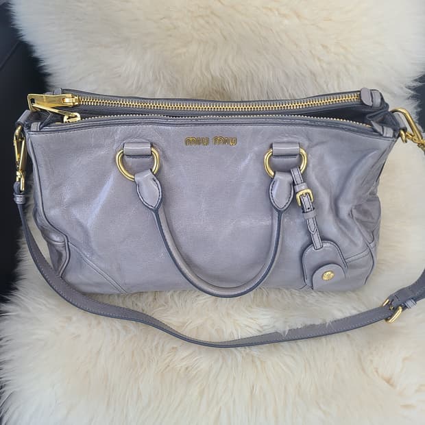 미우미우 비텔로 샤인 토트백 & 숄더백