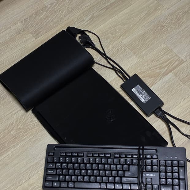 MSI Katana 17 B12VEK 노트북 판매합니다.
