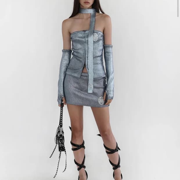 배드블러드 글리터 로우라이즈 후크 치마