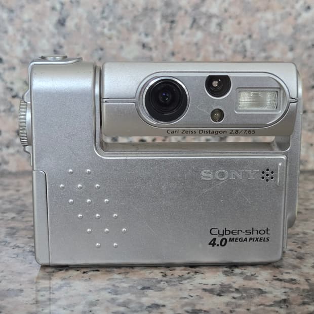 소니 F77 레트로 디카 